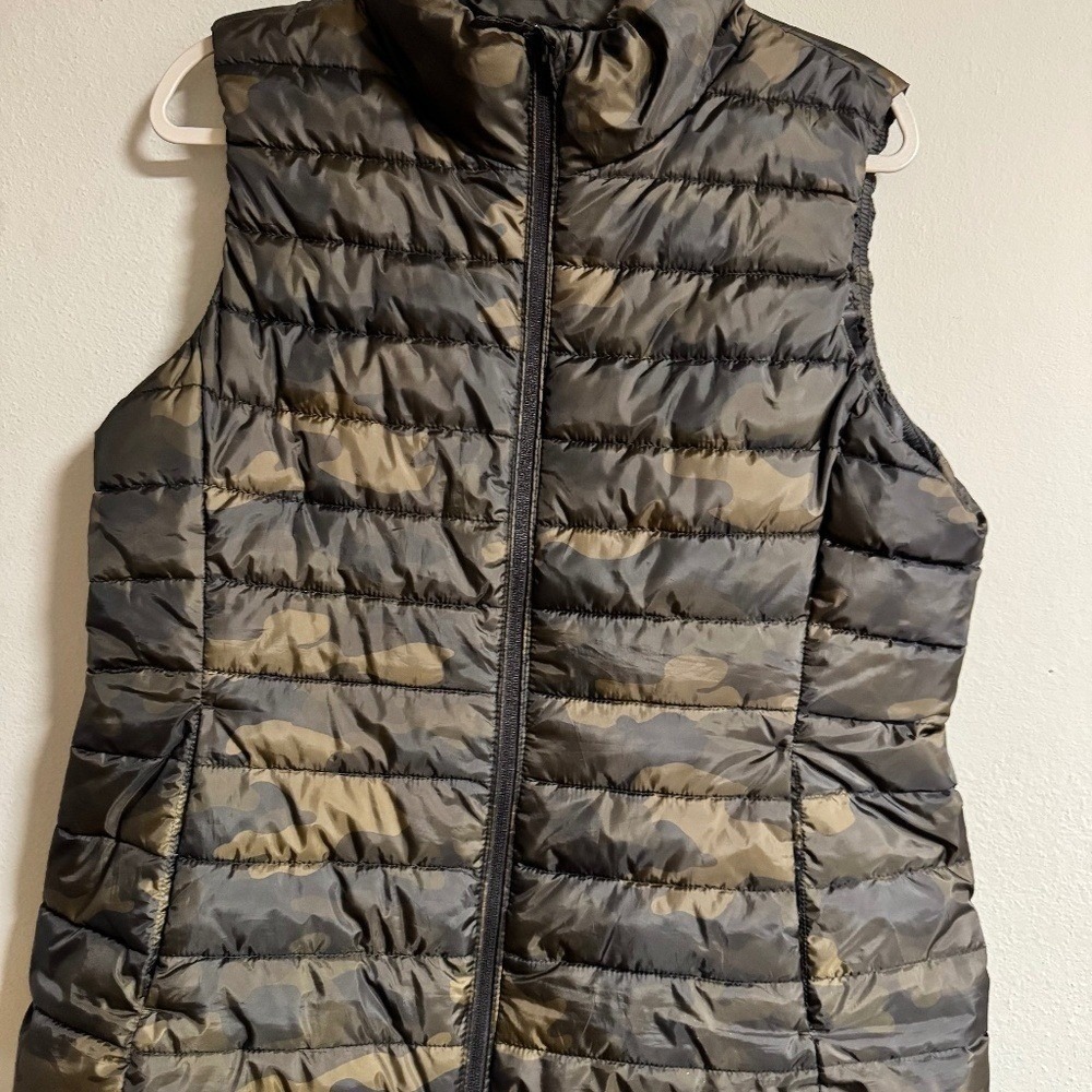 #609 Camo Puffer Vest - Picture 1 of 4